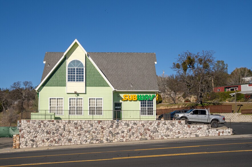 More Photos Of 40278 Road 425A, Oakhurst Restaurant For Sale