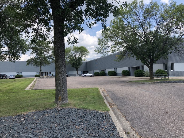 More Photos Of 2506-2526 Northland Dr, Mendota Heights Warehouse For Lease