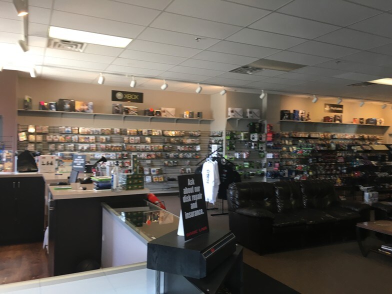 More Photos Of 1901 Hamilton Blvd, Sioux City General Retail For Sale