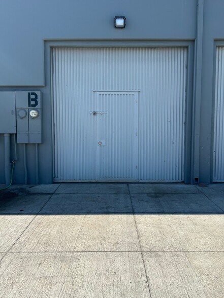 More Photos Of 15601 Producer Ln, Huntington Beach Industrial For Lease