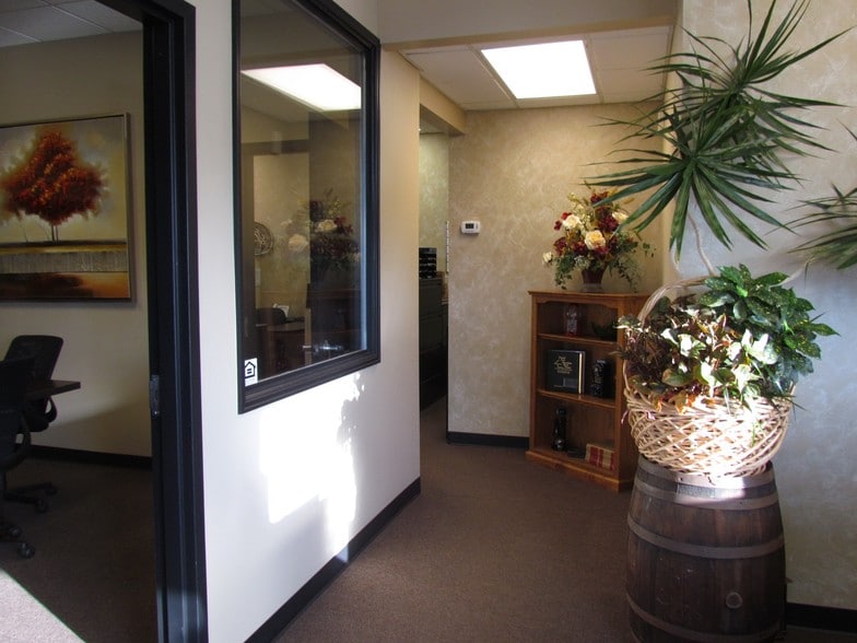 More Photos Of 465 E Roosevelt Rd, West Chicago Freestanding For Sale