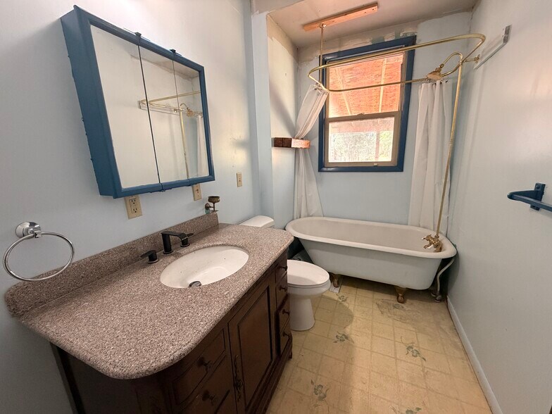 More Photos Of 1005 1st St, Moro Freestanding For Sale