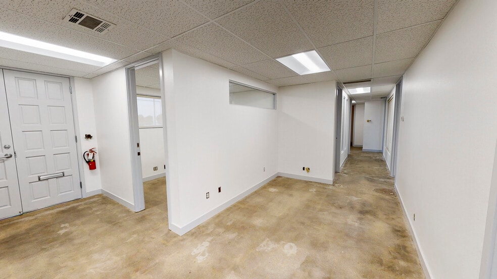 More Photos Of 4425 W Riverside Dr, Burbank Office For Lease