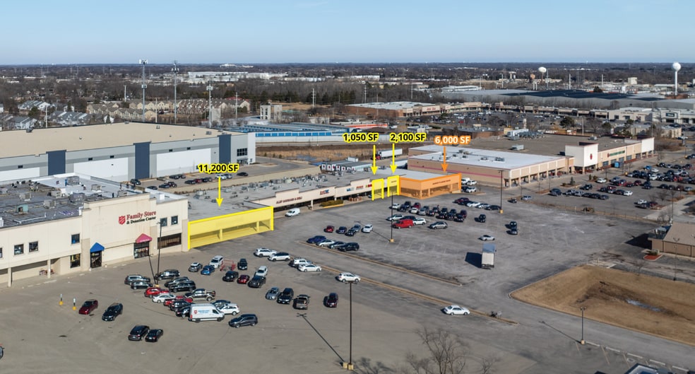 Primary Photo Of 350-372 Townline Rd, Mundelein General Retail For Lease