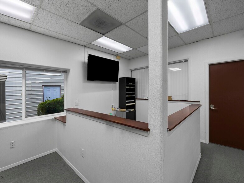 More Photos Of 17795-17835 SW Pacific Hwy, Tualatin Storefront Retail Office For Sale