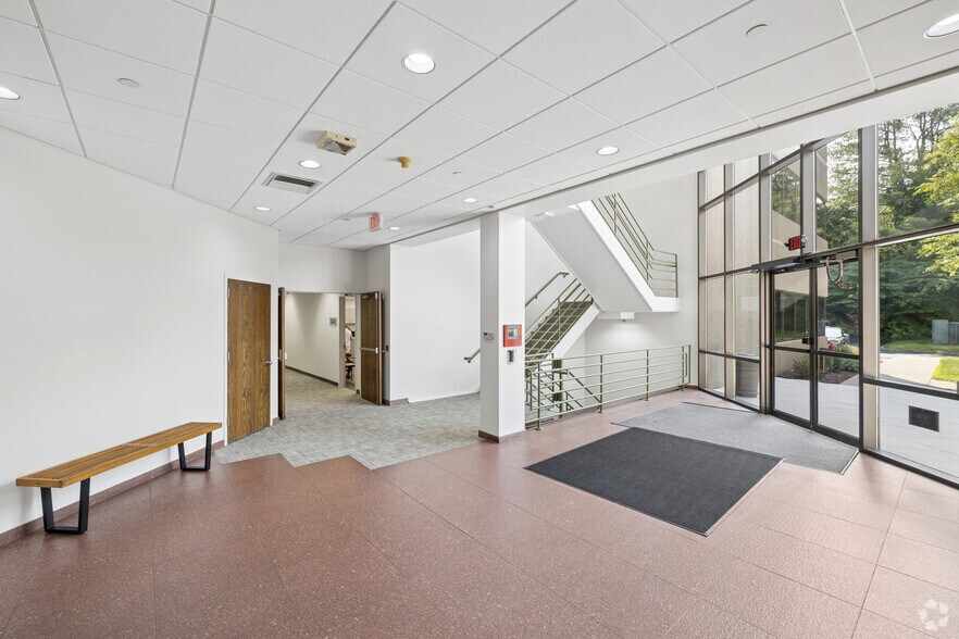 More Photos Of 35 Corporate Dr, Trumbull Medical For Lease