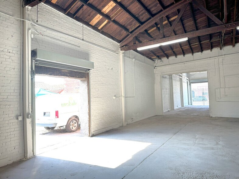 More Photos Of 6080 S Hoover St, Los Angeles Unknown For Lease