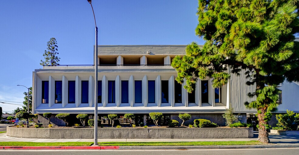 More Photos Of 10841 Paramount Blvd, Downey Office For Lease