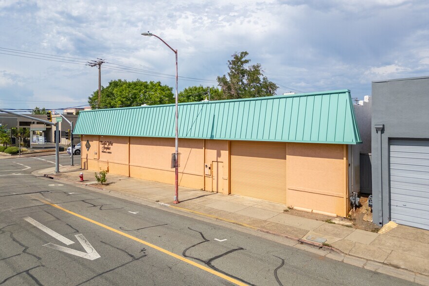 More Photos Of 1455 South St, Redding Flex For Sale