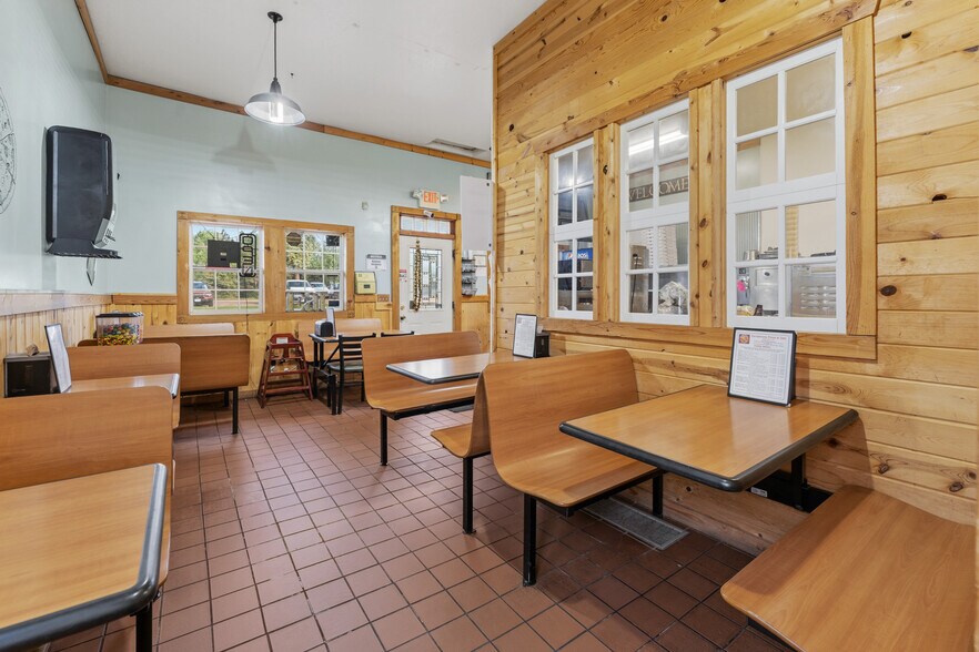 More Photos Of 410 Main St, Sandstone Restaurant For Sale