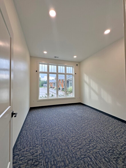 More Photos Of 6134 Northland NE dr, Belmont Office For Sale
