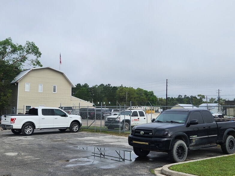 More Photos Of 1563 W Cherry St, Jesup Office For Sale