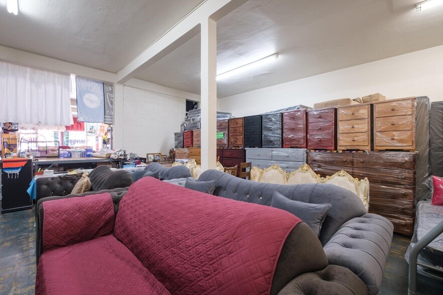 More Photos Of 810 N Avalon Blvd, Wilmington Storefront For Sale