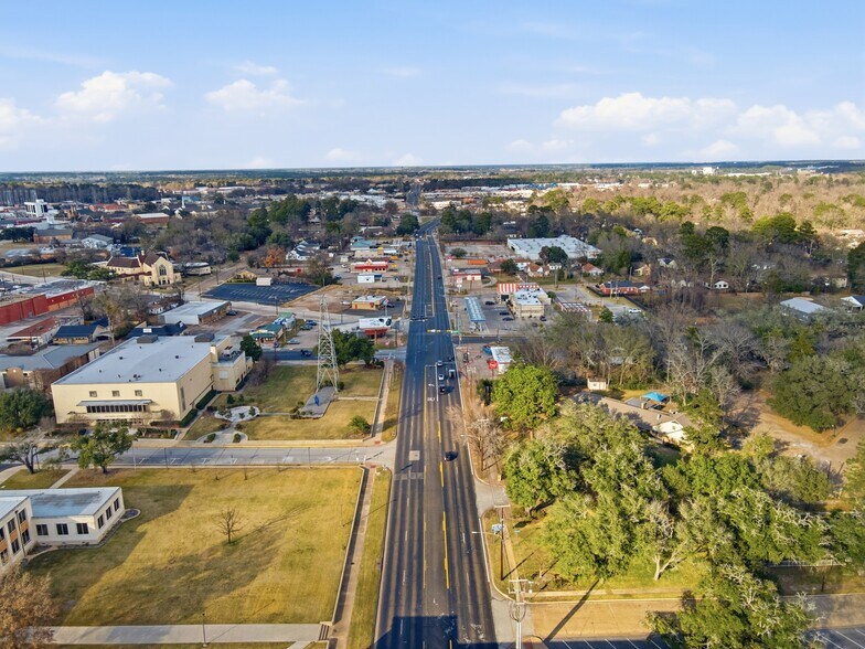 More Photos Of 1000 Houston St, Kilgore General Retail For Sale