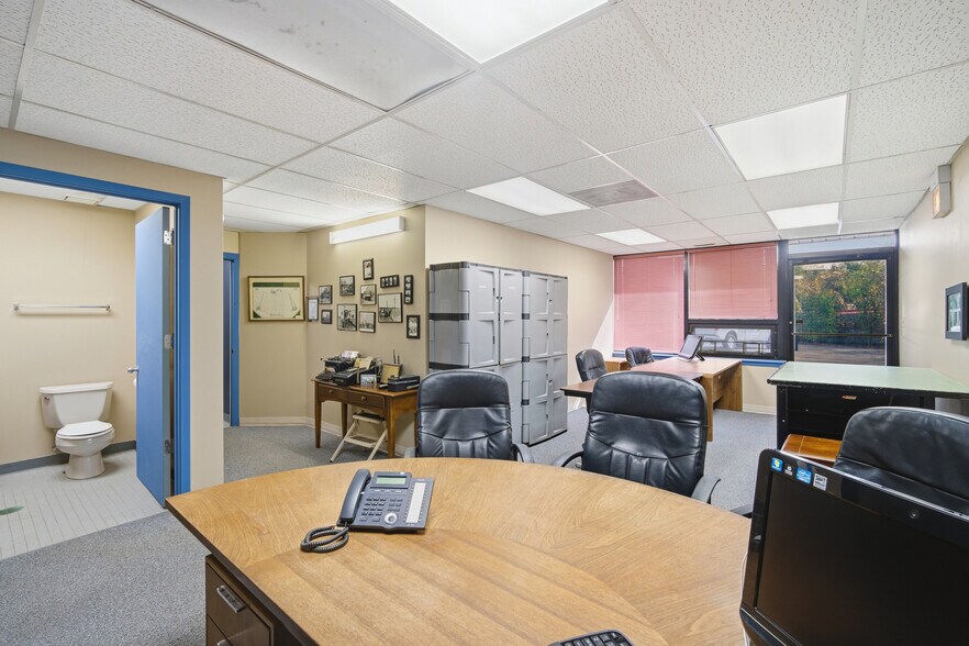 More Photos Of 800 S Milwaukee Ave, Wheeling Flex For Lease