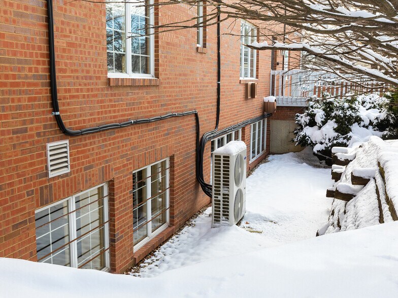 More Photos Of 301 W Roosevelt Rd, Wheaton Office For Lease