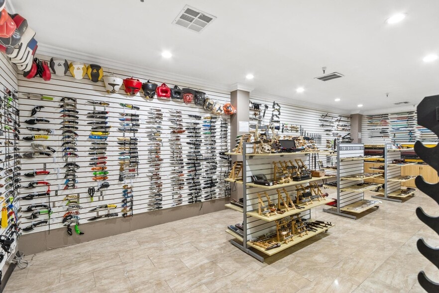 More Photos Of 6310 Corsair St, Commerce Manufacturing For Sale