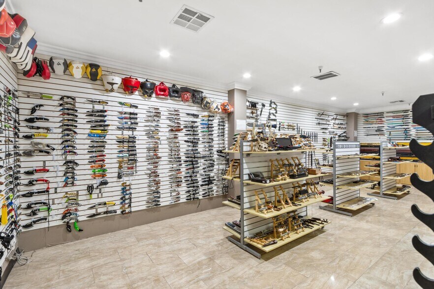 More Photos Of 6310 Corsair St, Commerce Manufacturing For Sale