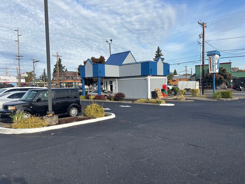 More Photos Of 6828-6868 SE Foster Rd, Portland Unknown For Lease