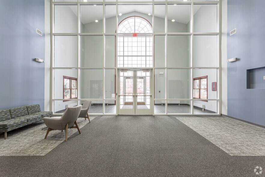 More Photos Of 3401 Village Dr, Lincoln Office For Lease