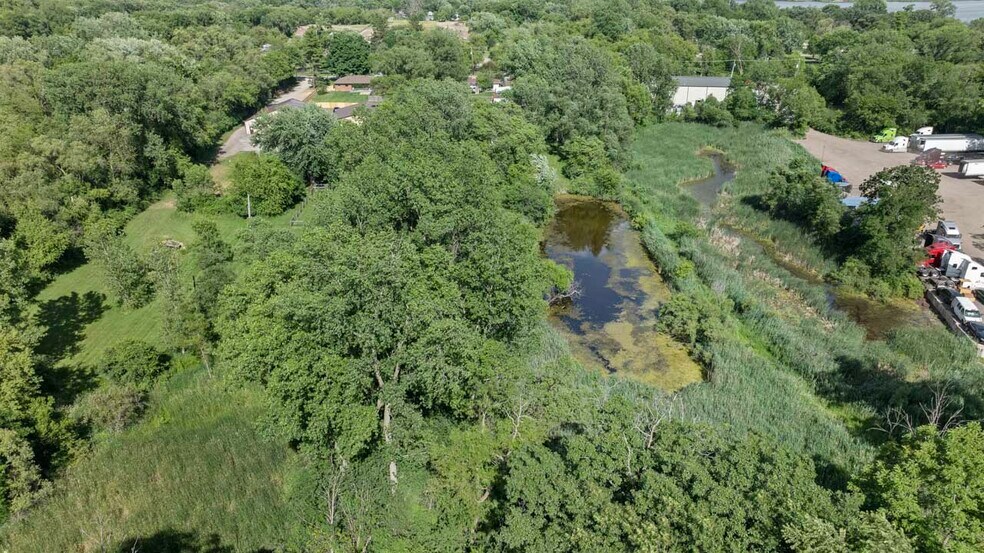 More Photos Of 4403 S Roberts Rd, Island Lake Veterinarian Kennel For Sale