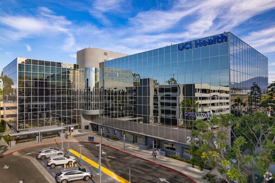 More Photos Of 23961 Calle de la Magdalena, Laguna Hills Medical For Lease