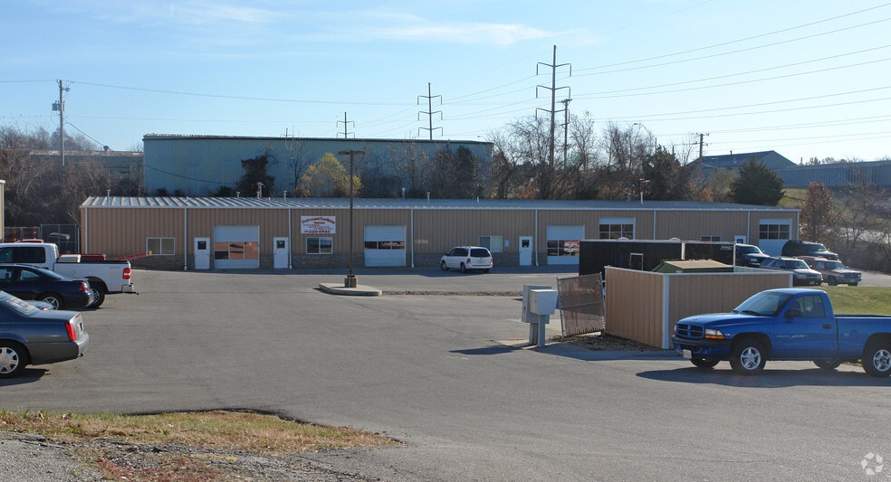 More Photos Of 2309 W 40 Hwy, Blue Springs Warehouse For Lease