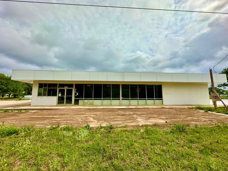 More Photos Of 15830 Freeway, Jersey Village Freestanding For Lease