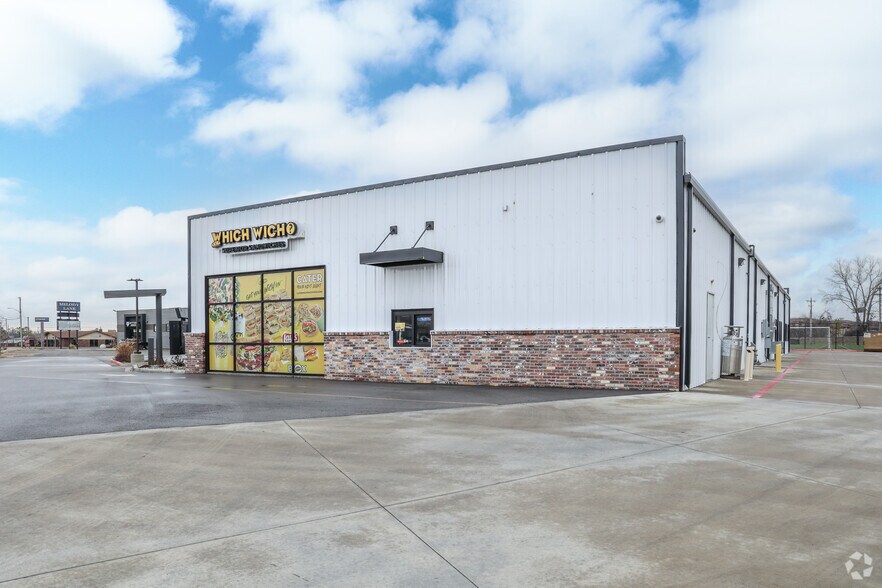 More Photos Of 802 W Main St, Jenks General Retail For Lease
