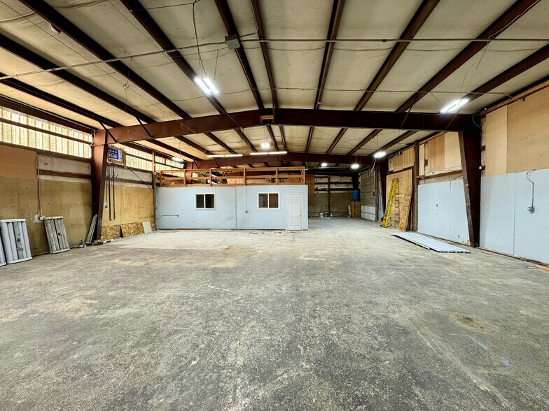 More Photos Of 7199 S Tull Rd, Canby Industrial For Lease