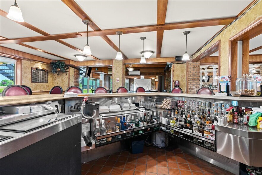 More Photos Of 9512 E Lippincott Blvd, Davison Golf Course Driving Range For Sale