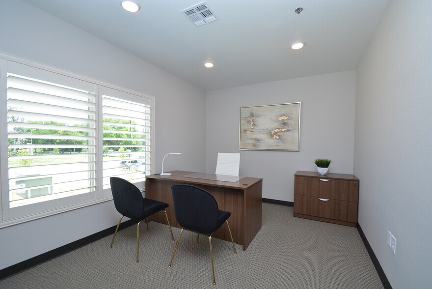 More Photos Of 6542 Greatwood Pky, Sugar Land Medical For Sale