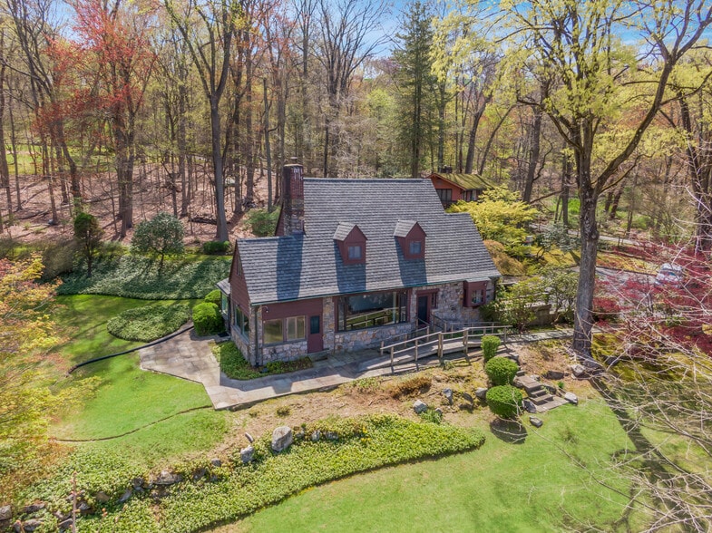 More Photos Of 300 Sheldon Ave, Tarrytown Specialty For Sale