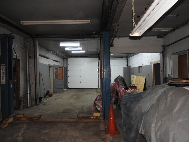 More Photos Of 1800 Brewerton Rd, Mattydale Freestanding For Sale