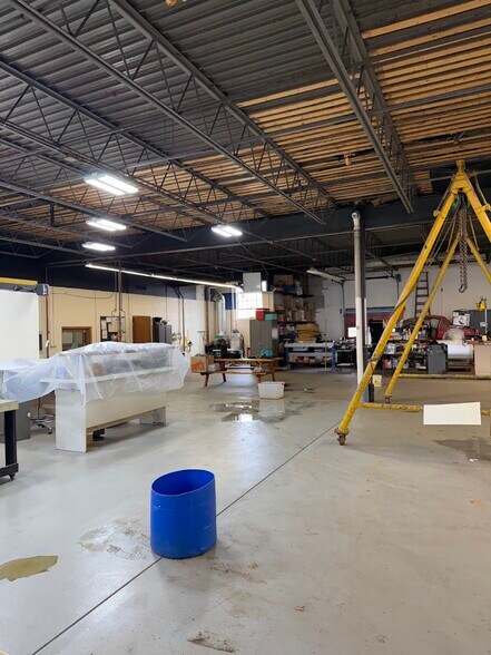 More Photos Of 6677 Moore Rd, Mattydale Light Manufacturing For Lease