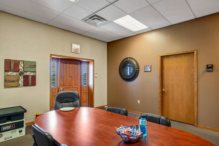 More Photos Of 1800 SE 9th St, Newton Manufacturing For Sale