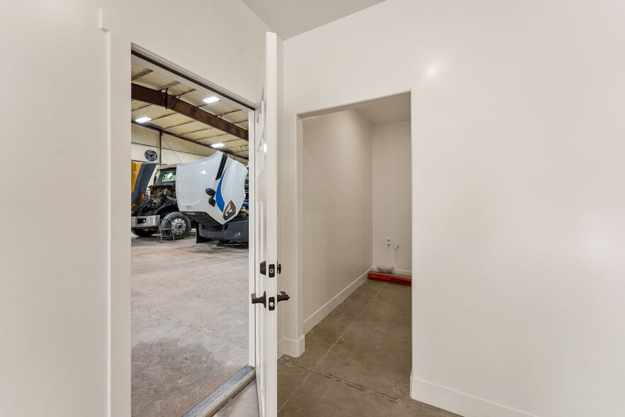 More Photos Of 3709 5650 w, Cedar City Industrial For Sale