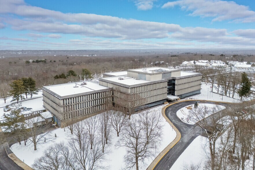 More Photos Of 700 Quaker Ln, Warwick Office For Lease