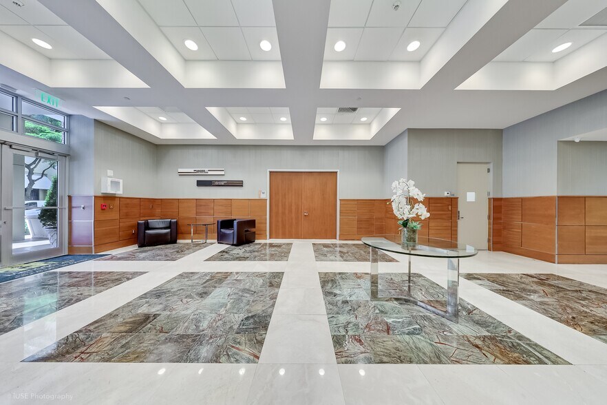 More Photos Of 135 San Lorenzo Ave, Coral Gables Office For Sale