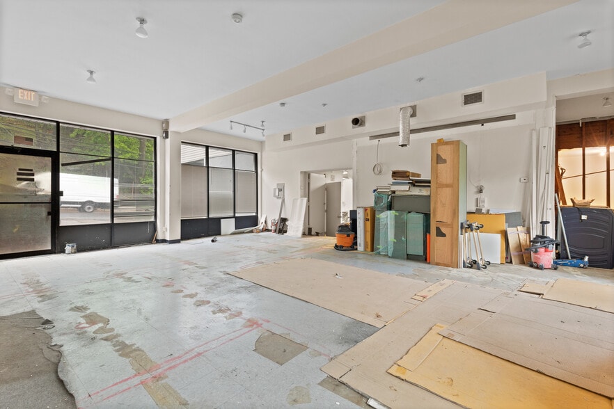More Photos Of 15 Hamburg Tpke, Bloomingdale Office For Sale