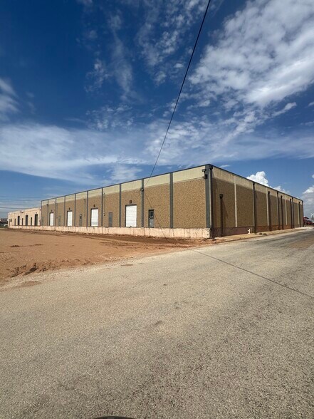 Primary Photo Of 3605 Magnolia Ave, Lubbock Warehouse For Lease