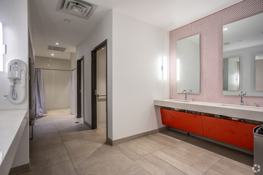 More Photos Of 4201 Spring Valley Rd, Dallas Office For Lease