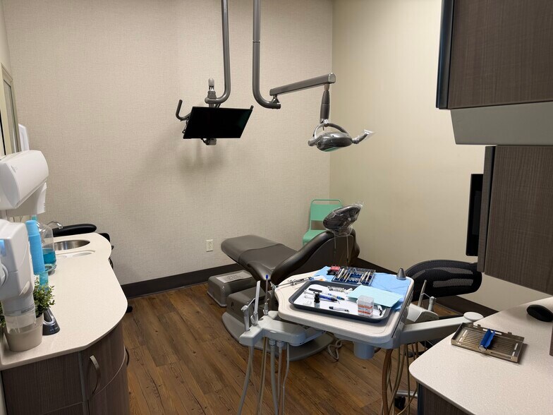More Photos Of 2710 West Oxford Loop, Oxford Healthcare For Sale