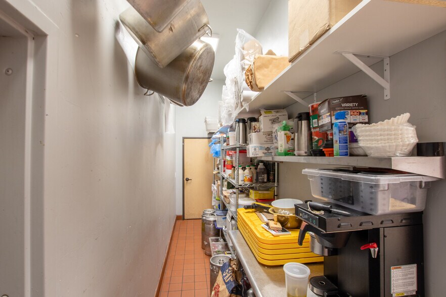 More Photos Of 638 SW 6th St, Redmond Restaurant For Sale