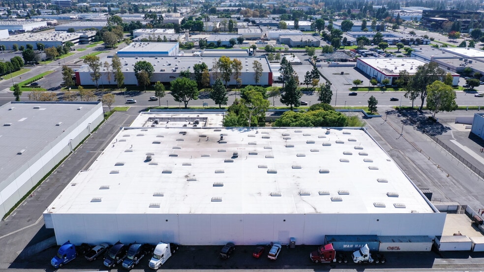 More Photos Of 3501 W Segerstrom Ave, Santa Ana Distribution For Lease