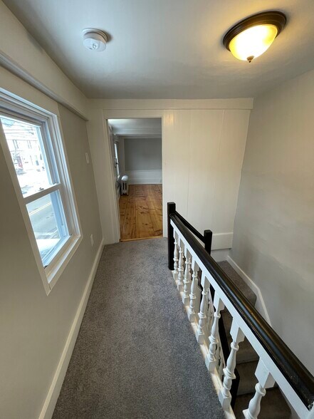 More Photos Of 3 Portsmouth Ave, Exeter General Retail For Lease