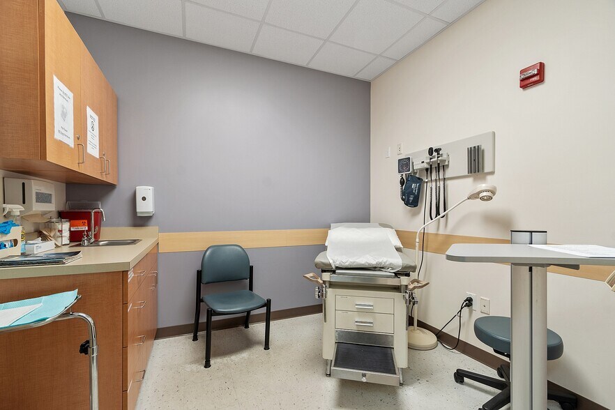 More Photos Of 25 Marston St, Lawrence Medical For Sale