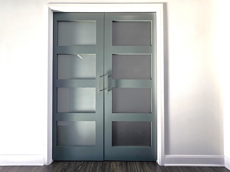 More Photos Of 557-577 Boul du Curé-Boivin, Boisbriand Warehouse For Sale