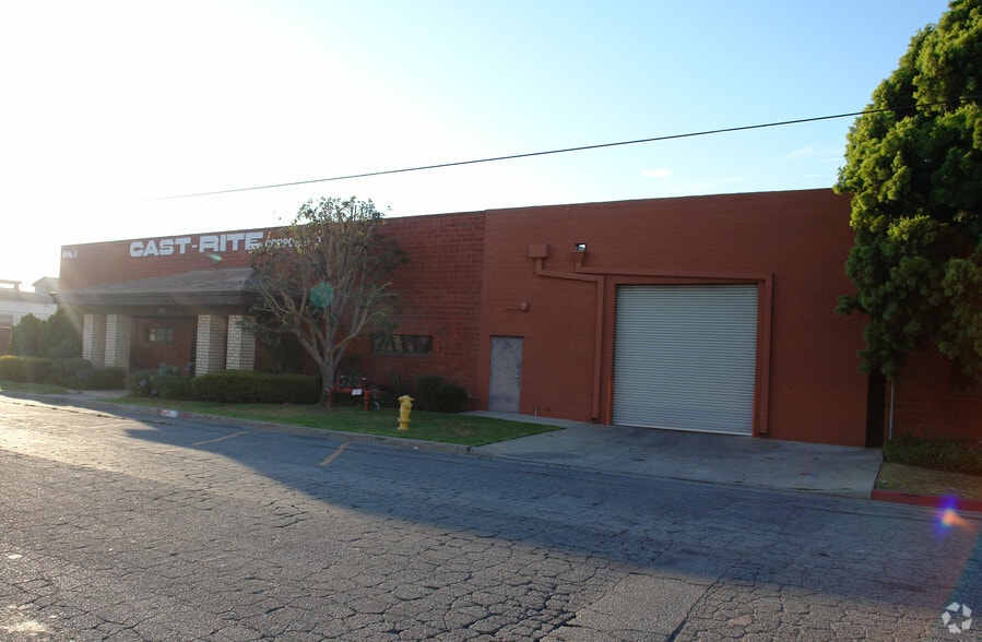 More Photos Of 15899 S San Pedro St, Gardena Manufacturing For Lease