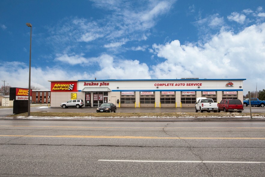 More Photos Of 2729 W Broadway St, Council Bluffs Freestanding For Lease